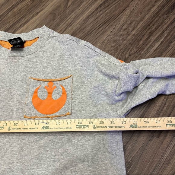 Star Wars: The Rise Of Skywalker Resistance Raw-Edge sz S Athletic Jersey crop - Picture 7 of 10